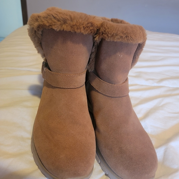 Skechers Slip-insWarm Brown Faux Fur Winter Boots. - Picture 8 of 9